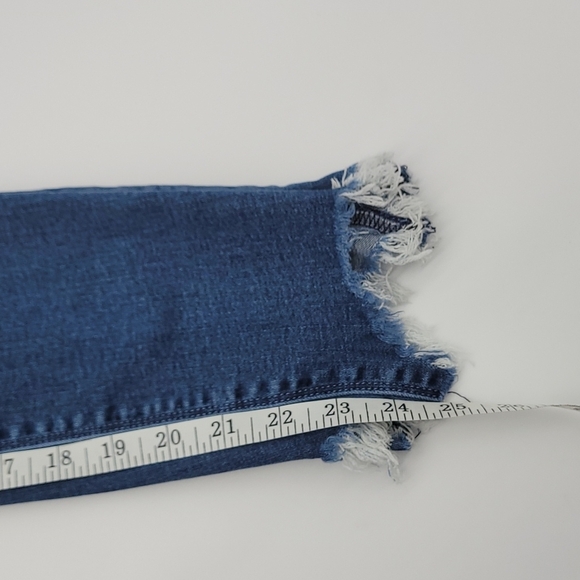 HUDSON Jeans ~ Krista Super Skinny Destroyed Hem Jeans - Picture 15 of 16